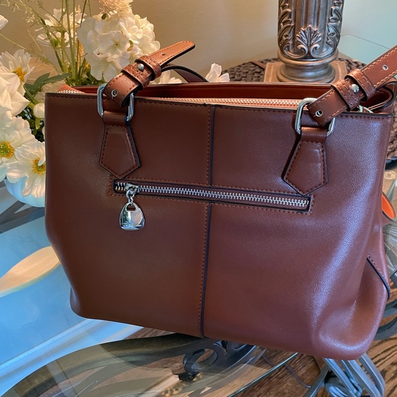 Bostanten Women Leather Shoulder Handbag (med) like new condition - Picture 3 of 15